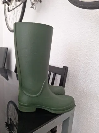 Botas de agua Crocs verdes. Casi nuevas. Excelente