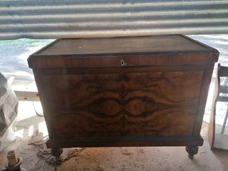 Arcón de madera antiguo