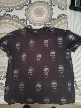 Ropa en lote,varias marcas,casi nuevas,en caja.