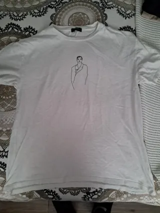 Ropa en lote,varias marcas,casi nuevas,en caja.