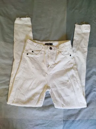 Pantalón pitillo Bershka blanco