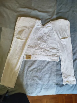 Pantalón pitillo Bershka blanco