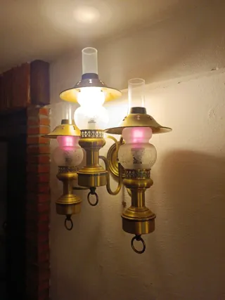 Lámpara de pared vintage dorada y rosa