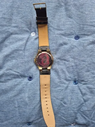 Reloj Guess Dorado y Negro