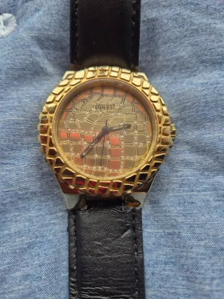 Reloj Guess Dorado y Negro