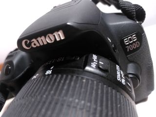 Cámara Canon EOS 700D + Accesorios