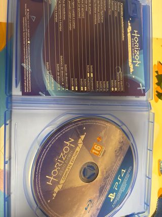 Juegos PS4 Horizon Zero Dawn y Tomb Raider