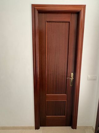 Puerta de madera interior