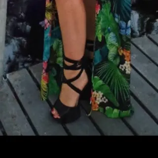 Tacchi neri con piattaforma