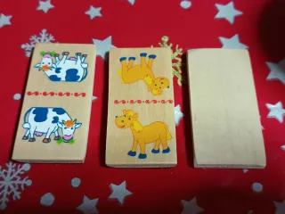 Dominó de madera con animales