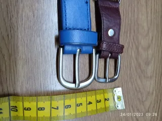 Set di accessori per bambini: cappelli, sciarpe e cinture