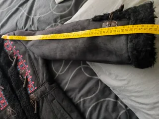 Abrigo negro tacto ante XL bordado