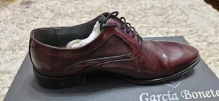 Zapatos de novio granates