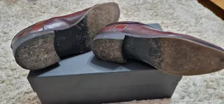 Zapatos de novio granates