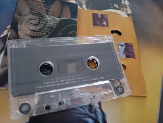 Lote Héroes del Silencio: Revista y Cassette