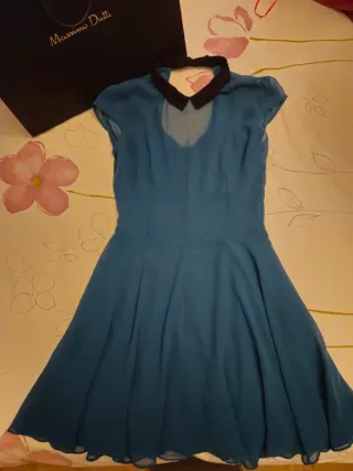 Vestido verde con cuello negro