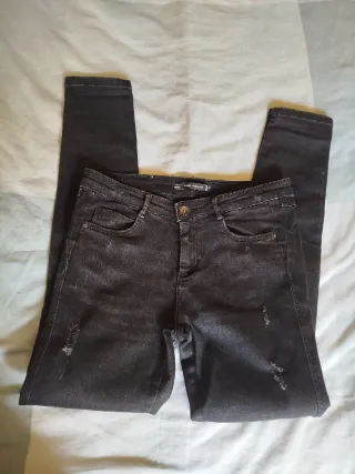 Pantalón pitillo Zara T36 negro