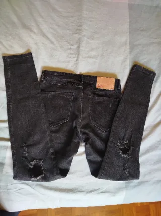 Pantalón pitillo Zara T36 negro