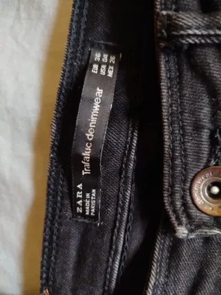 Pantalón pitillo Zara T36 negro