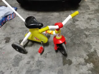 Triciclo infantil amarillo y rojo