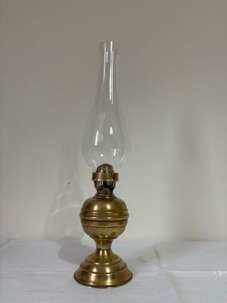 Lampada a petrolio vintage in ottone con vetro