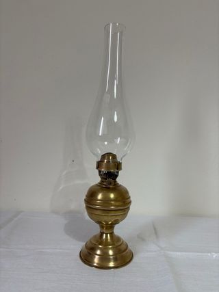 Lampada a petrolio vintage in ottone con vetro