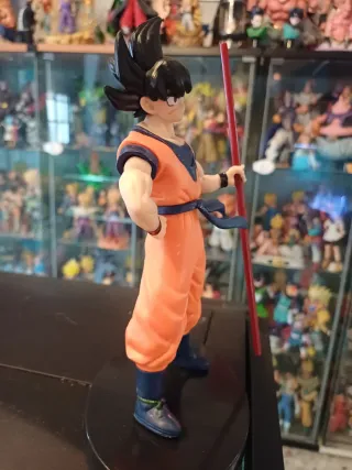 Figura Goku con bastón