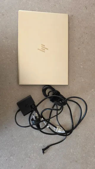 HP Envy Notebook Beige + Cargador