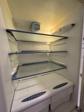Nevera blanca con congelador
