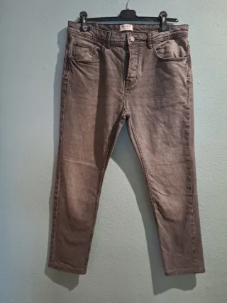Pantalón vaquero de caballero gris