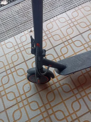 Patinete eléctrico negro