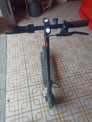 Patinete eléctrico negro