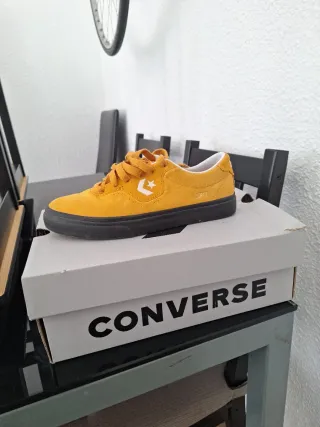 Zapatos Converse Amarillos y Negros. Nuevos. Skate