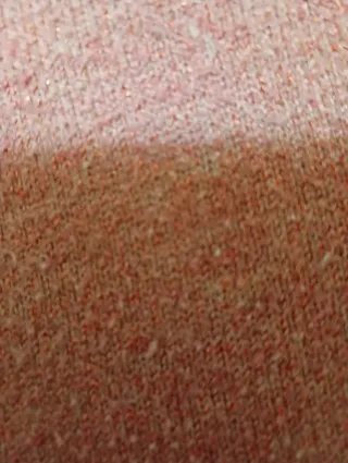 Suéter de punto rosa cuello pico