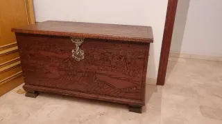 Baúl antiguo madera tallado