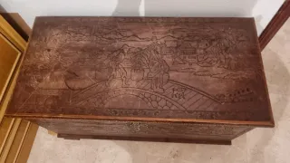 Baúl antiguo madera tallado