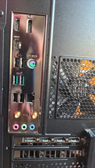 ASUS  i7-14700F / RTX 4060 Ti / 32GB RAM DDR5