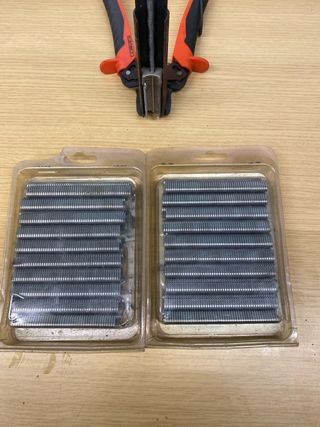 Tenaza Grapadora HR22 + Grapas Simes ref 114