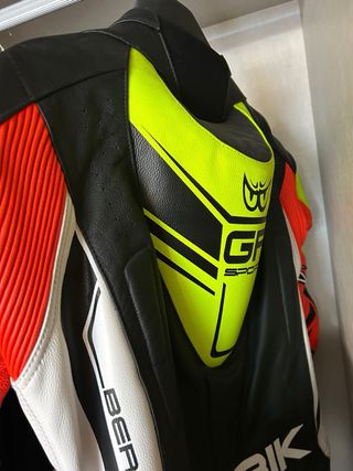 Mono de moto Berik 1 pieza Solo una puesta  NUEVO