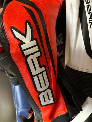 Mono de moto Berik 1 pieza Solo una puesta  NUEVO