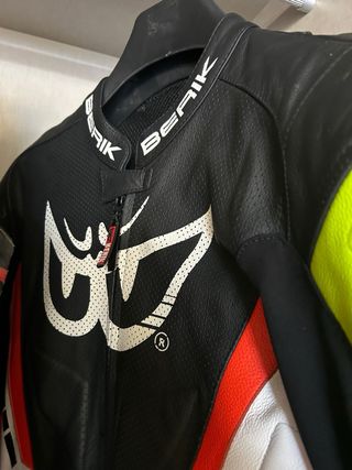 Mono de moto Berik 1 pieza Solo una puesta  NUEVO