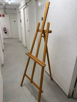 Caballete de pintura de madera