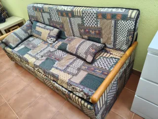 Sofá cama tela y madera
