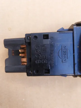 Botón warning Nissan Patrol GR Y61