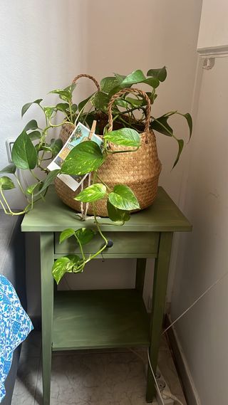 Mesa auxiliar retro madera y mimbre