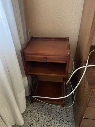 Mesa auxiliar de madera