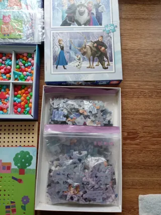 2 Puzzles Frozen + Juego Mosaico Djeco