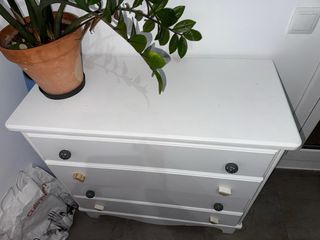 Cómoda blanca para bebé