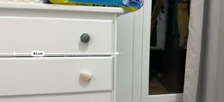 Cómoda blanca para bebé