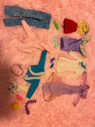 Lote Ropa y Accesorios Barbie